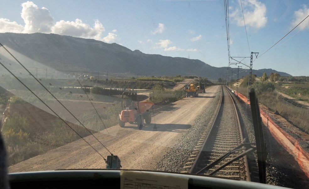 El Gobierno alardea de inversión en el corredor ante el clamor empresarial por el retraso de las obras