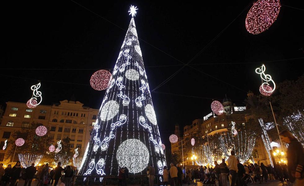 El árbol de Navidad volverá a la plaza del Ayuntamiento de Valencia