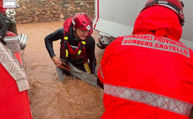 La lluvia descarga con fuerza en Castellón y causa destrozos en una residencia y en un colegio