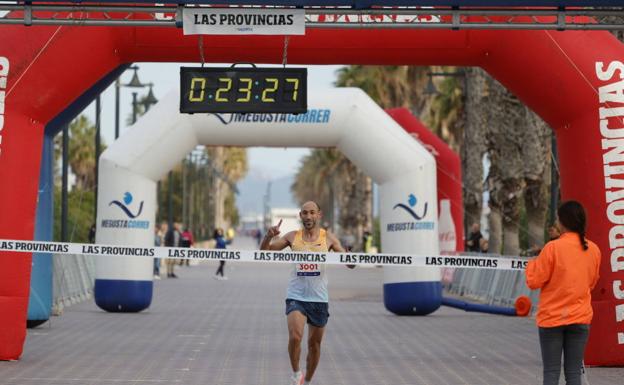 Ahouchar, de ganar la 7,5K a entrenar 25 kilómetros