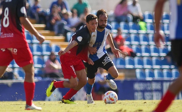 El Hércules acaba desquiciado con el árbitro y pierde en la prórroga ante La Nucía (2-4)