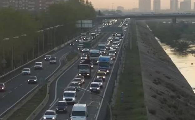 Más de 20 kilómetros de atascos en las entradas y salidas a Valencia