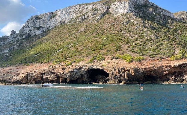 Los kayaks no podrán entrar en la Cova Tallada de Xàbia