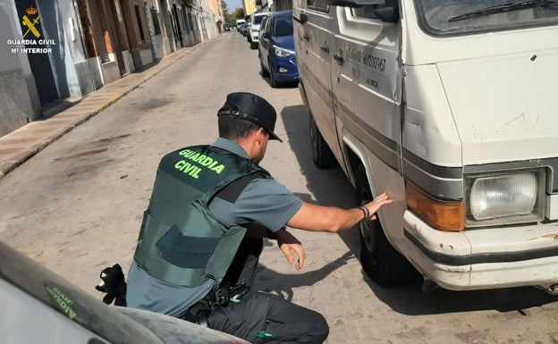 Detenido el presunto autor de causar arañazos y pinchar las ruedas de más de 50 vehículos en Silla