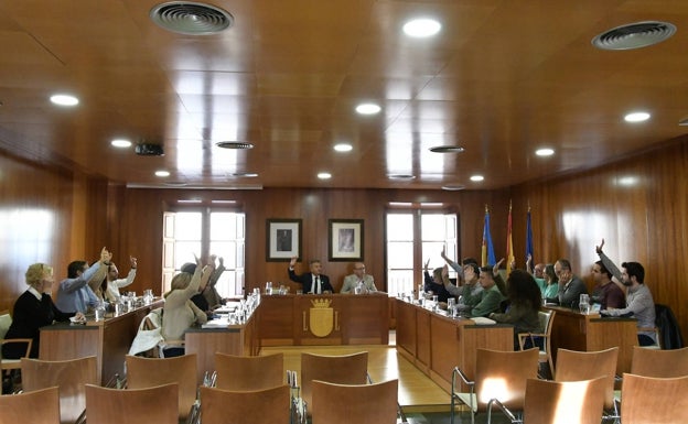 Xàbia aprueba la suspensión para 2023 de las tasas de la basura y de apertura de negocios