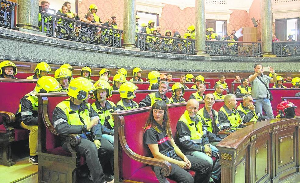 Los bomberos se manifiestan mañana por las promesas incumplidas del Ayuntamiento