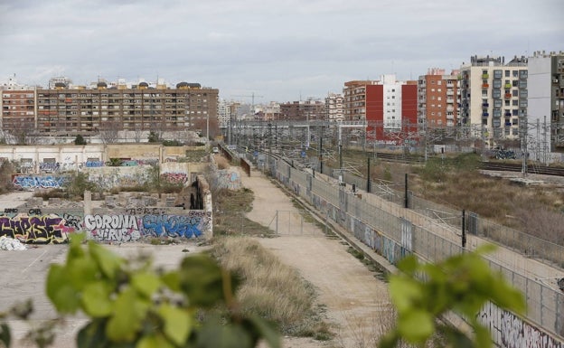 Adif desbloquea el concurso del canal de acceso del Parque Central