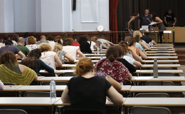 Profesores con discapacidad piden plazas reservadas en el plan para convertir interinos en funcionarios