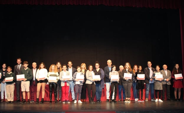 Alzira premia a sus 158 alumnos excelentes