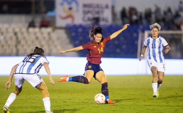 María Méndez, debut con la selección y con motivación para el derbi femenino