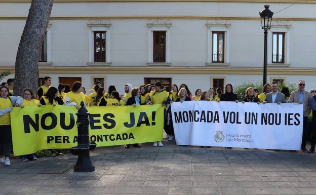 Manifestación en Moncada para reclamar la construcción del nuevo instituto