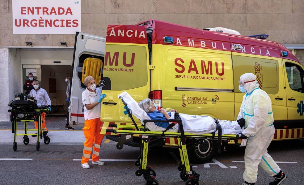 El estallido de los virus respiratorios desborda urgencias y UCI pediátricas