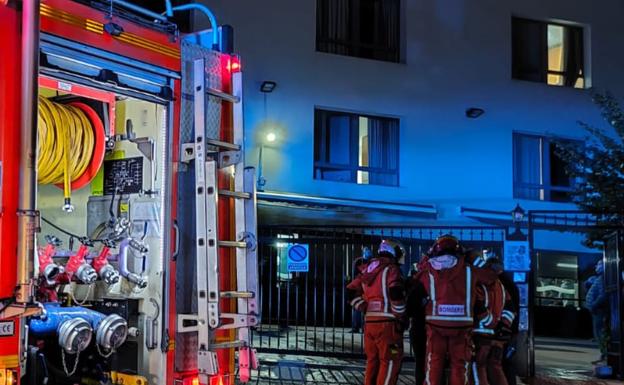 Desalojadas 76 personas por un incendio en un centro terapéutico en Ador