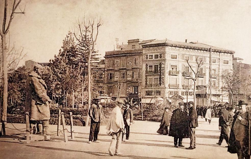 La plaza que todo lo desplaza