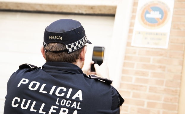 La Policía Local disuelve una pelea entre dos grupos de jóvenes en Cullera