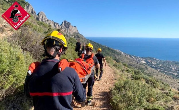 Rescatan a una mujer tras sufrir un accidente en la sierra de Bernia