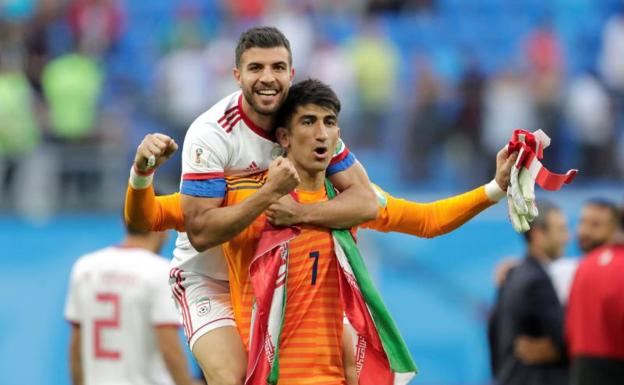 El portero de Irán que se rompió la nariz contra Inglaterra batió un récord Guinness increíble