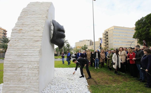 Alicante recuerda con un monumento a los fallecidos por la Covid-19 y a los profesionales esenciales