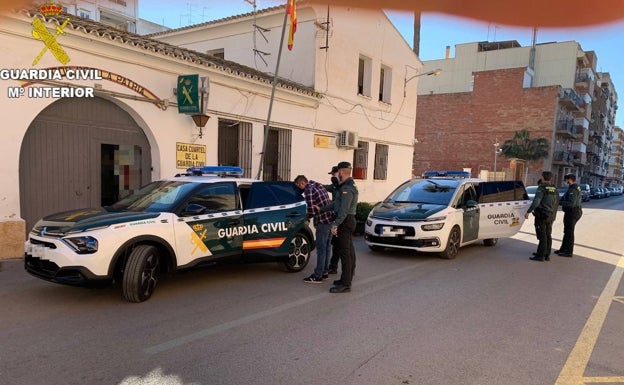 Dos detenidos por robar más de 10.500 litros de gasoil en el área de descanso de la AP-7 en Torrent