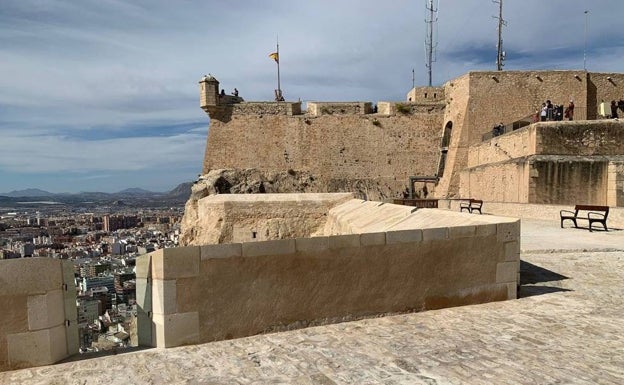 El Castillo de Santa Bárbara recreará su historia en el puente de la Constitución con campamentos y combates