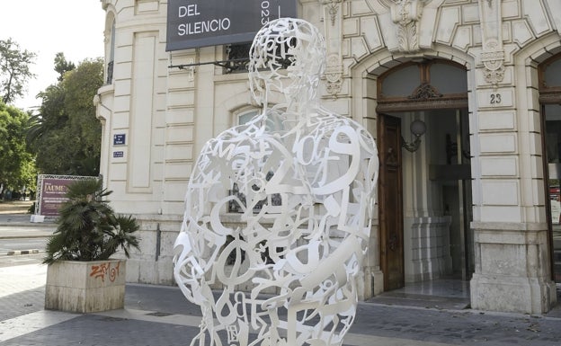 La obra de Jaume Plensa ya se ve en las calles de Valencia