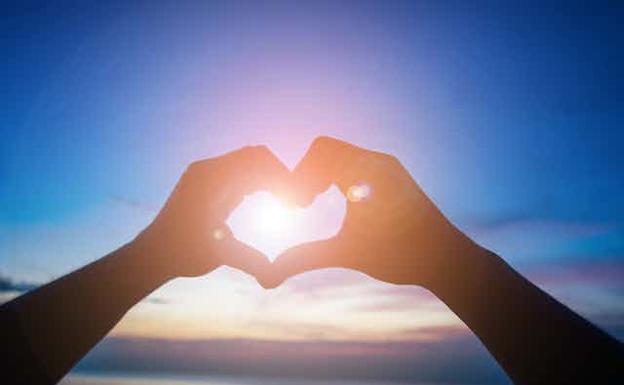 Amor romántico: qué es y por qué existe (de momento)