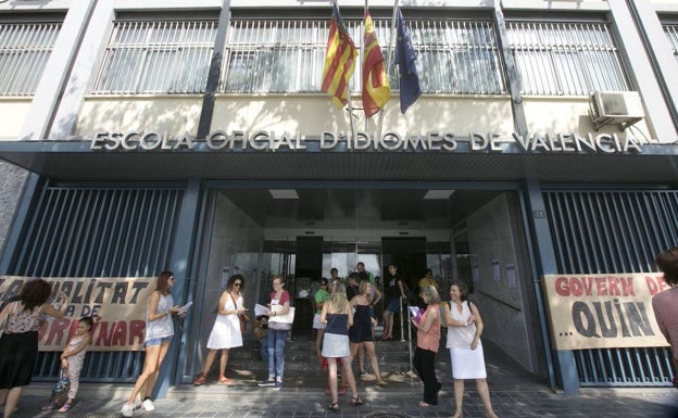 Las citas para matricularse en la Escuela Oficial de Idiomas virtual se agotan en minutos