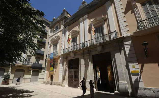 La nueva ubicación de la Virgen de los Desamparados tras ser retirada del Ayuntamiento de Valencia