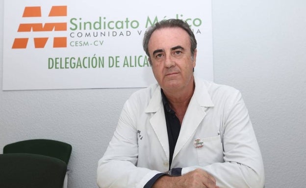 Los médicos piden una reunión con el conseller de Sanidad ante la posibilidad de convocar una huelga