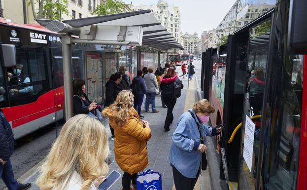 Cómo y cuándo renovar el Bono Oro y Amb Tu de la EMT Valencia