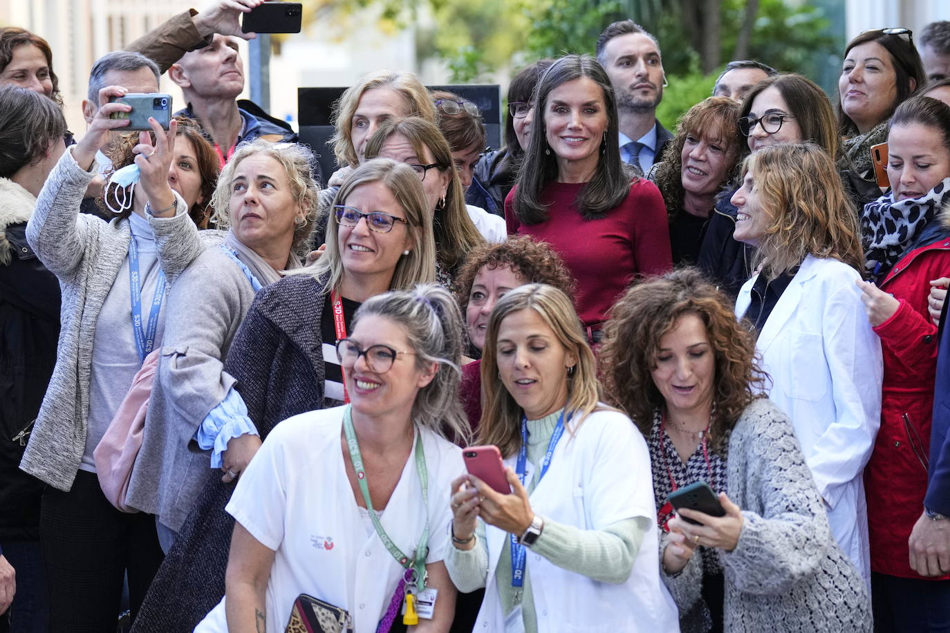 Fotos La Reina Letizia Arrasa Con Un Total Look Rojo Las Provincias