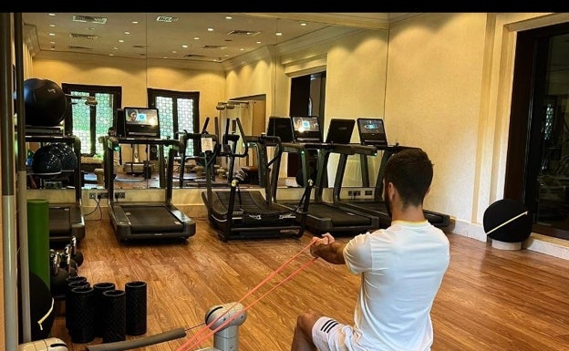 Gayà sigue entrenándose en el gimnasio