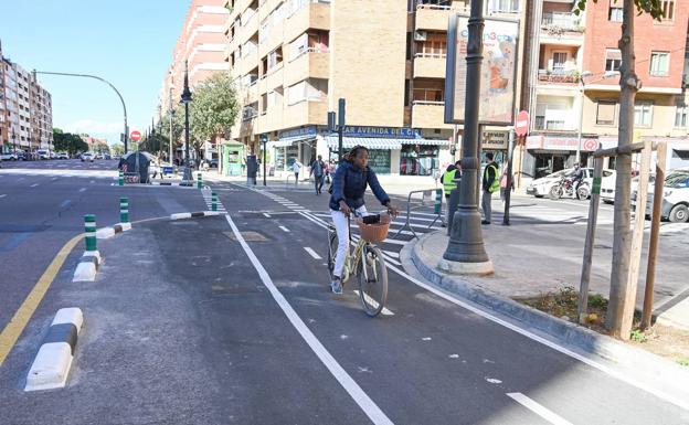 Valencia estrena nuevo carril bici de 2,1 kilómetros hasta la plaza España