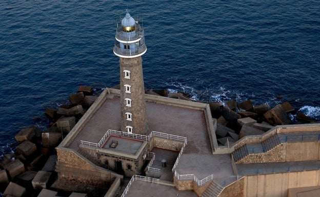 Urbanismo protegerá el faro histórico del puerto de Valencia diseñado en 1890