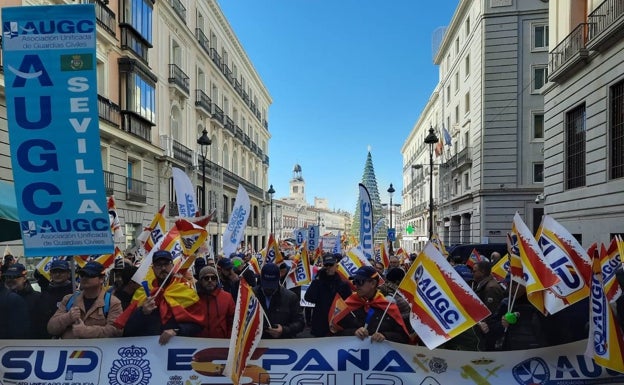 Más de 200 agentes valencianos participan en la manifestación de policías nacionales y guardias civiles en Madrid