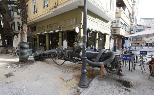 Las obras de la plaza Barón de Cortes dejan sin terrazas a los hosteleros
