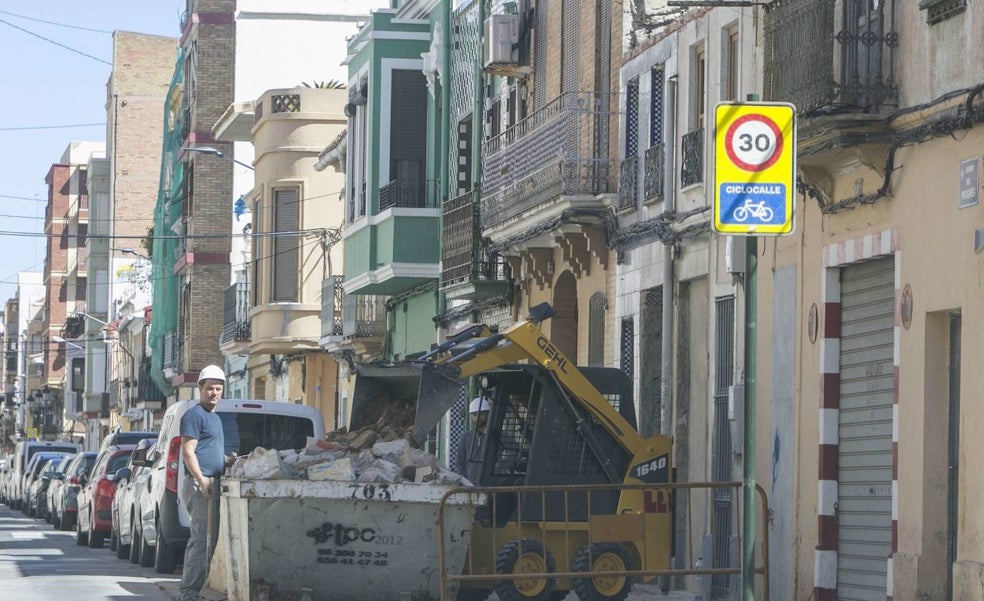 Denuncian que un arquitecto ha desaparecido con el dinero de las ayudas para reformar tres viviendas