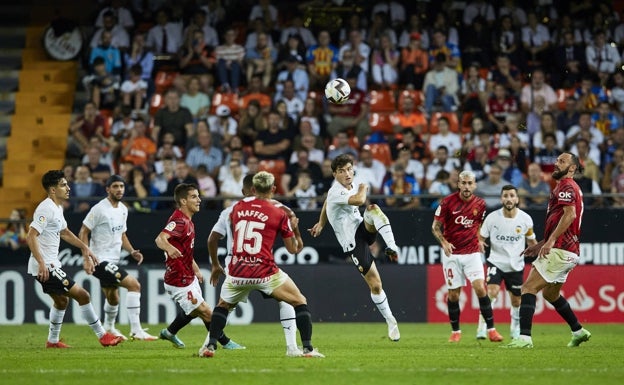 El Valencia inicia la campaña de abonos de media temporada