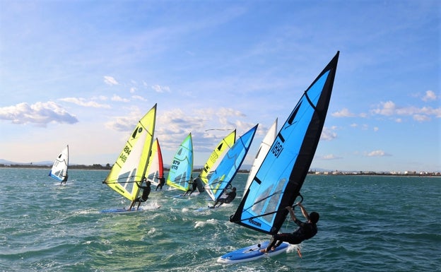 Los italianos hacen pleno en el Windsurfer Valencia Mar Festival