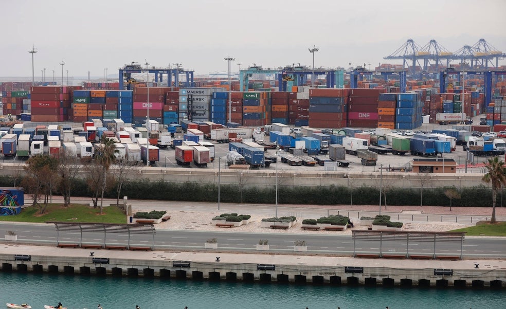 Costas avala el proyecto de la ampliación norte del puerto de Valencia