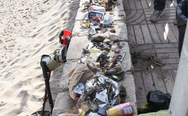 Retiran más de 50 kilos de basura de una playa de Alboraya