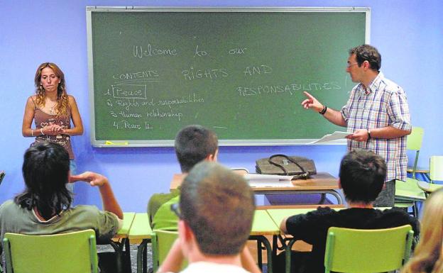 Los alumnos que obtengan un siete en valenciano en Bachillerato recibirán el C1