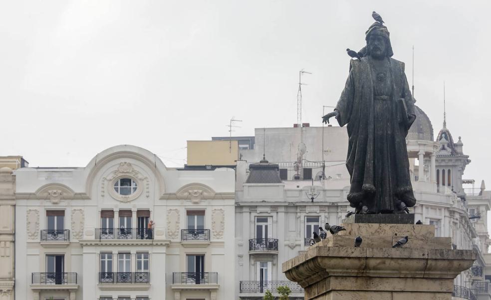 La RACV pide a Ribó que deje la estatua de Vinatea en la plaza del Ayuntamiento