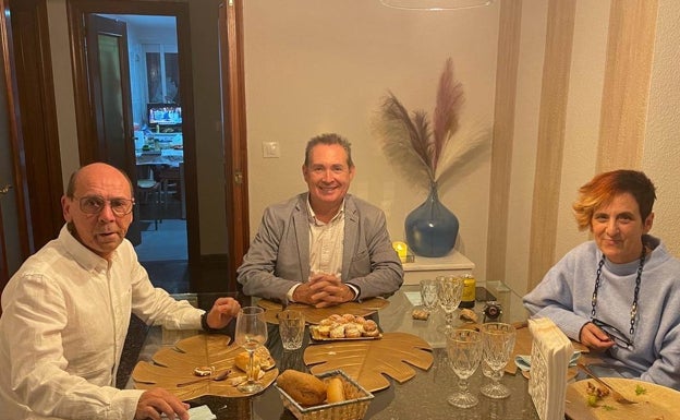 El alcalde de Xirivella, Michel Montaner «pone el postre» en la cena con Rubén Ciraolo