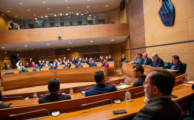 El Botánico dispara el presupuesto de la Diputación pese a querer cerrarla en 2015