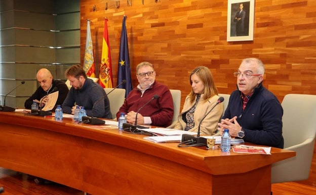 La capital de l'Horta Sud da la bienvenida a la Navidad con el encendido de 25.000 bombillas led