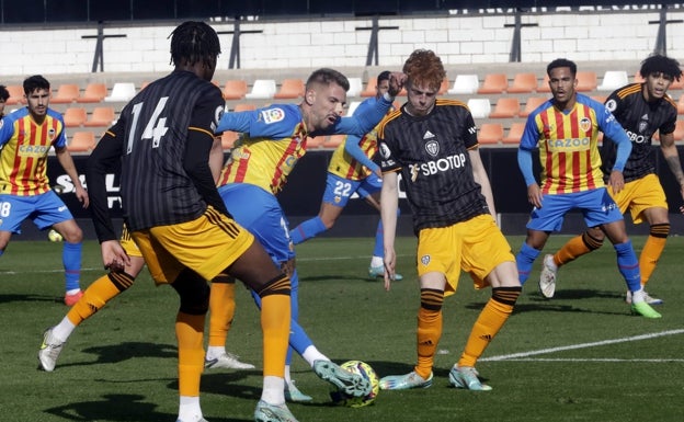 Goleada fácil sin Gayà (8-0)