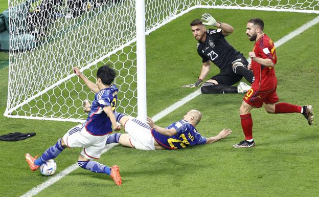 ¿Salió el balón o no?: el polémico gol de Japón que casi elimina a España del Mundial