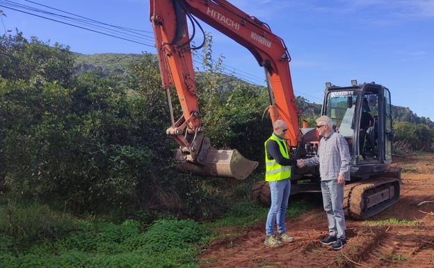 Una pasarela sobre la CV-50 completa la Vía Verde entre Alzira y Tavernes