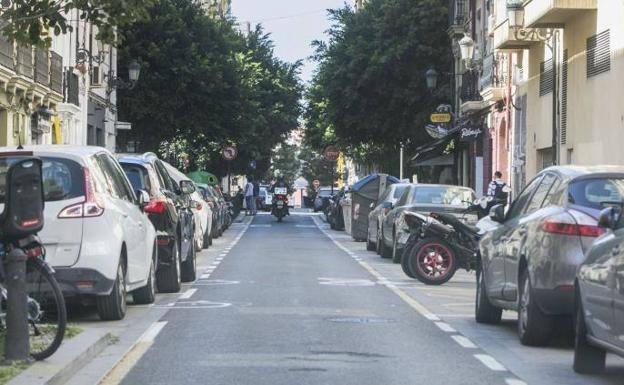 La multa por 'guardar' el sitio a un coche en la calle